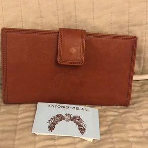 Antonio Melani wallet